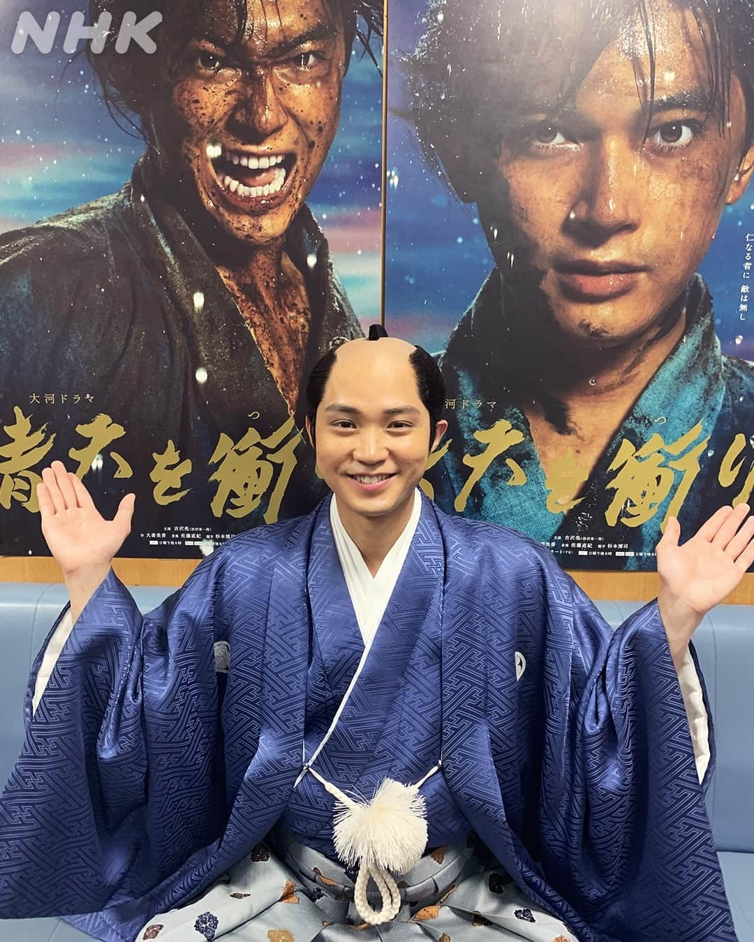 青天を衝けさんのインスタグラム写真 - (青天を衝けInstagram)「吉沢亮さんと一緒のシーンがなくて残念がっていた磯村さん。 スタジオ前に貼ってある『青天を衝け』のポスターと一緒にパチリ。  #青天を衝け #吉沢亮 #磯村勇斗 #青天オフショット」7月9日 12時00分 - nhk_seiten