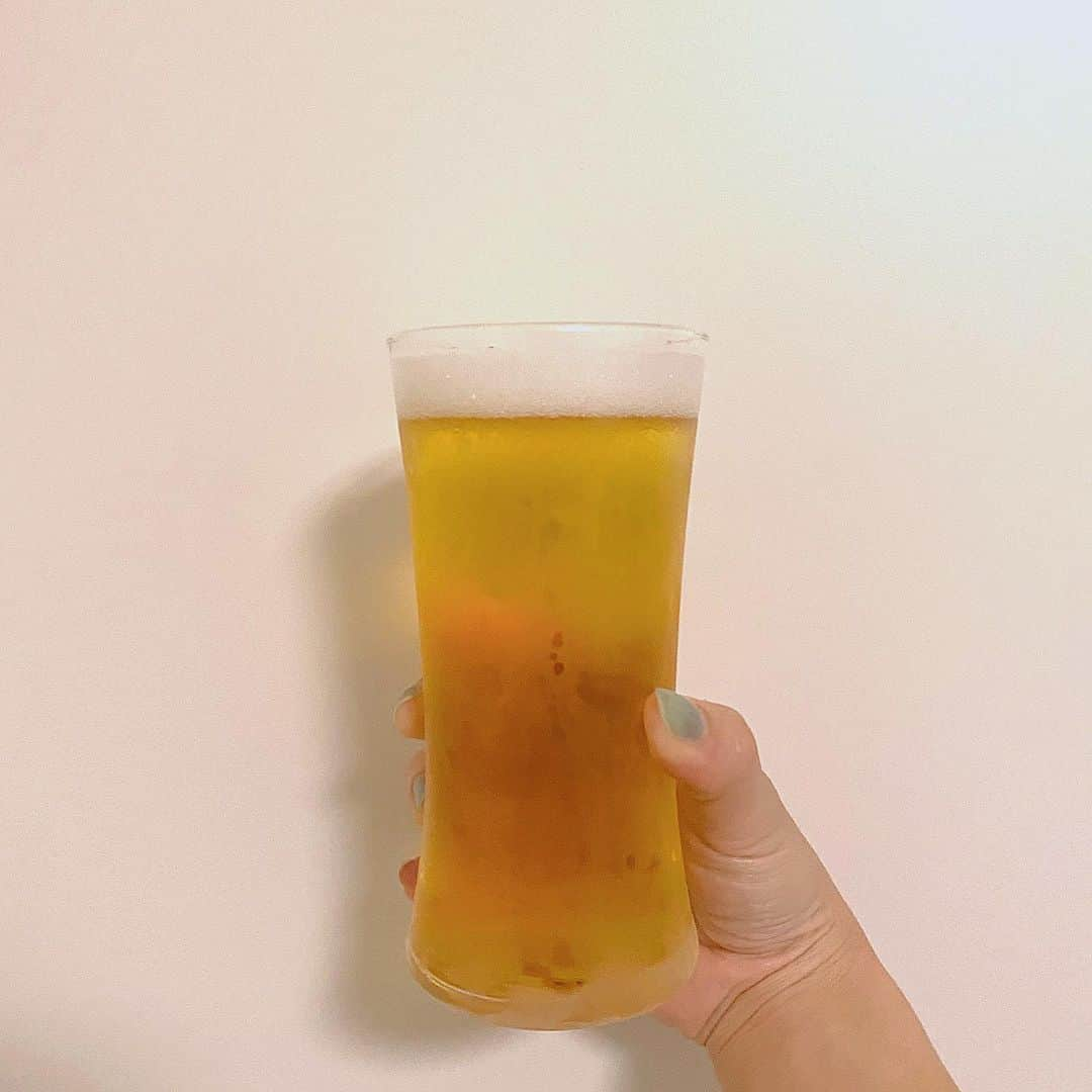 福地夏未さんのインスタグラム写真 - (福地夏未Instagram)「🍺 １週間おつかれさまでした 今日はキンキンに冷やしてたコップで◎ ちょっと特別感あるネ♡ _ #ビール #晩酌 #キンキン #beer #金夜 #泡が残念」7月9日 22時02分 - natsuminmin19