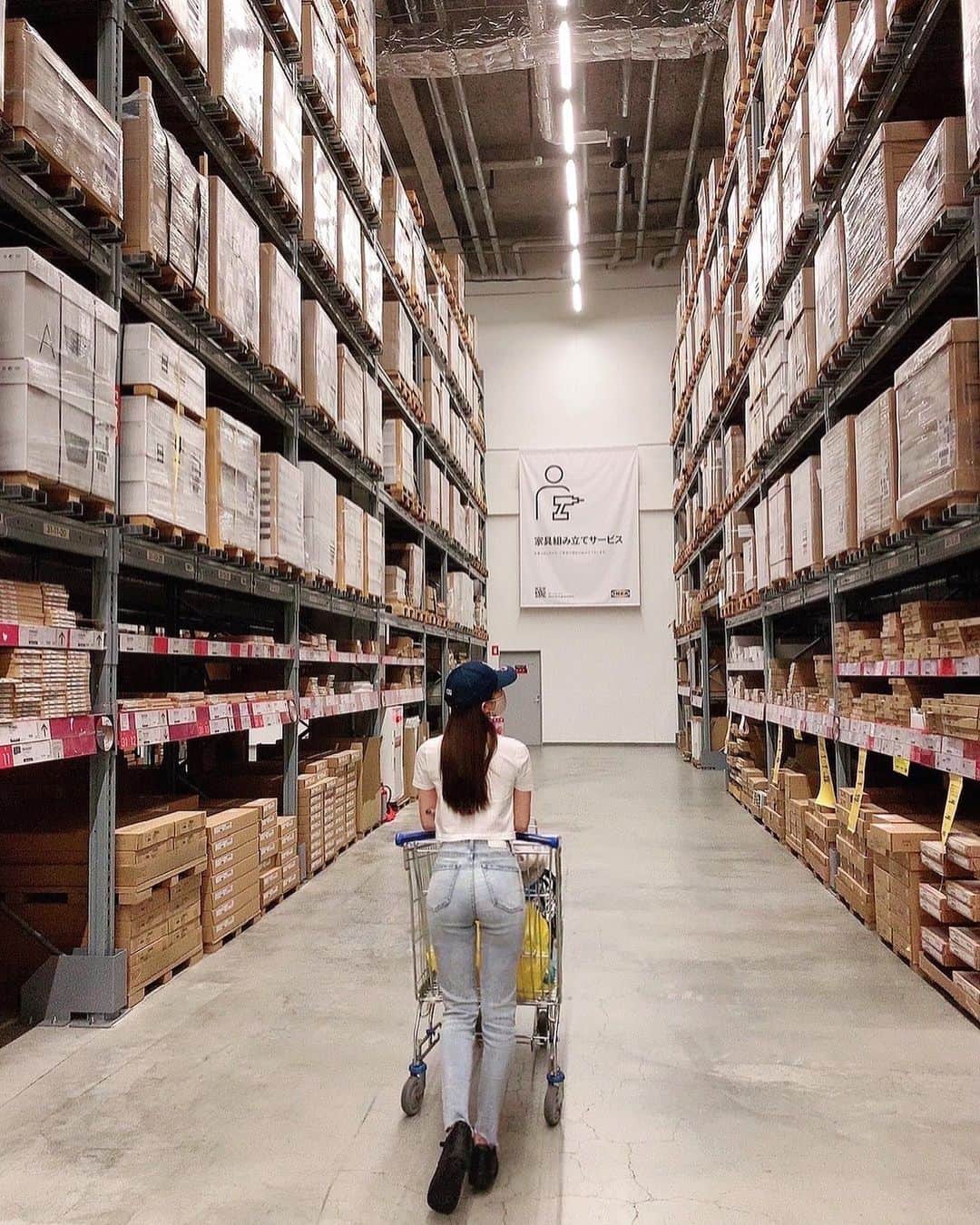 MISAKIさんのインスタグラム写真 - (MISAKIInstagram)「★ ワクワク💙💛💙  #IKEA #今日のコーデ #今日のメイク #ファッション #夏コーデ  #カジュアルコーデ #大人カジュアル #大人かわいい #デニムコーデ」7月9日 22時43分 - y.bellafiorire