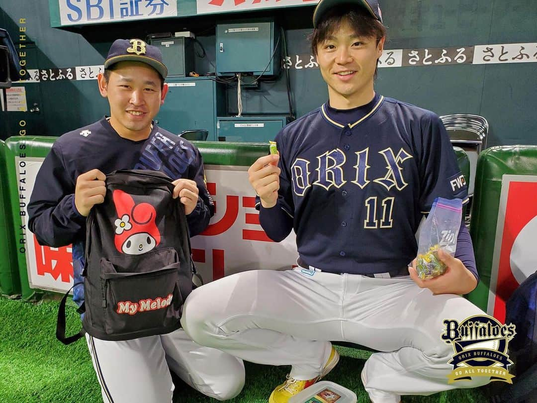 オリックス・バファローズさんのインスタグラム写真 - (オリックス・バファローズInstagram)「#山崎福也 #宮城大弥 #今日から #PayPayドーム #練習前 #恒例の糖分補給 #ハイチュウ #などなど #マイメロリュックの中身 #Bs2021 #buffaloes #baseball #ORIX #プロ野球」7月9日 15時50分 - orix_buffaloes