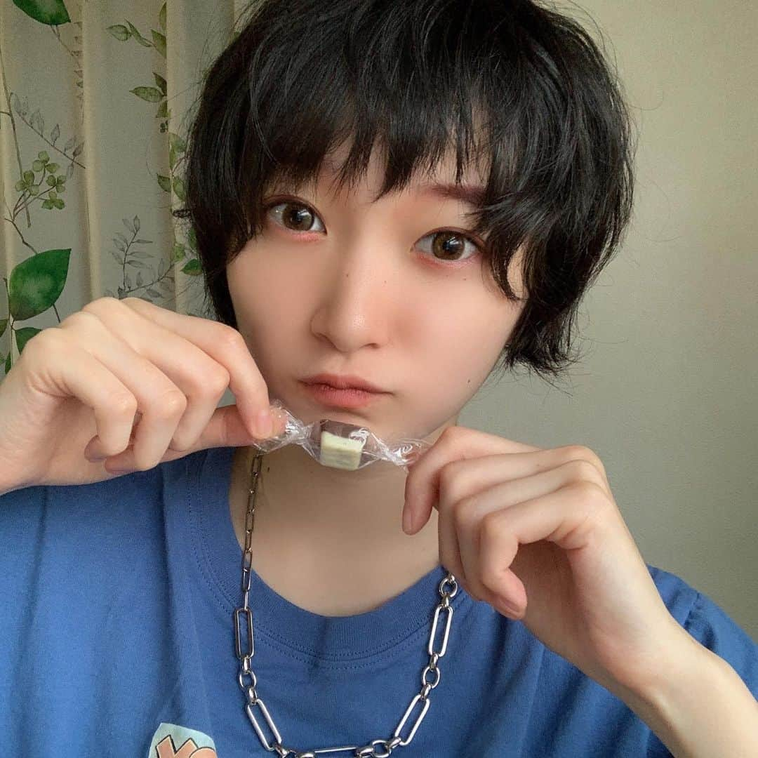 宮本佳林さんのインスタグラム写真 - (宮本佳林Instagram)「♡  四コマ🍫😝💕  #チョコレート #チョコ食べる四コマ #このチョコ懐かしい  #ショートカット女子」7月9日 17時47分 - karin_miyamoto.official