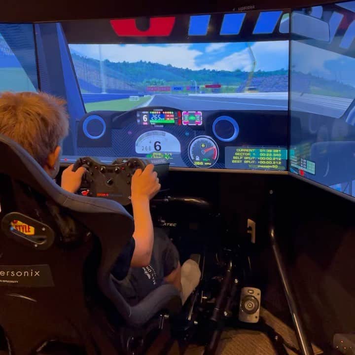 織戸学のインスタグラム：「新しいスポーツカー 専門ショップ  130R-Yokohama Racing SIM  設置させて頂きました。  オープン前の 躍動感がたまらなく 心地よい時間。  楽しみですね。  #supersonix  #maxorido  東京都八王子市椚田町537-13 042-686-2218 スーパーソニックス」