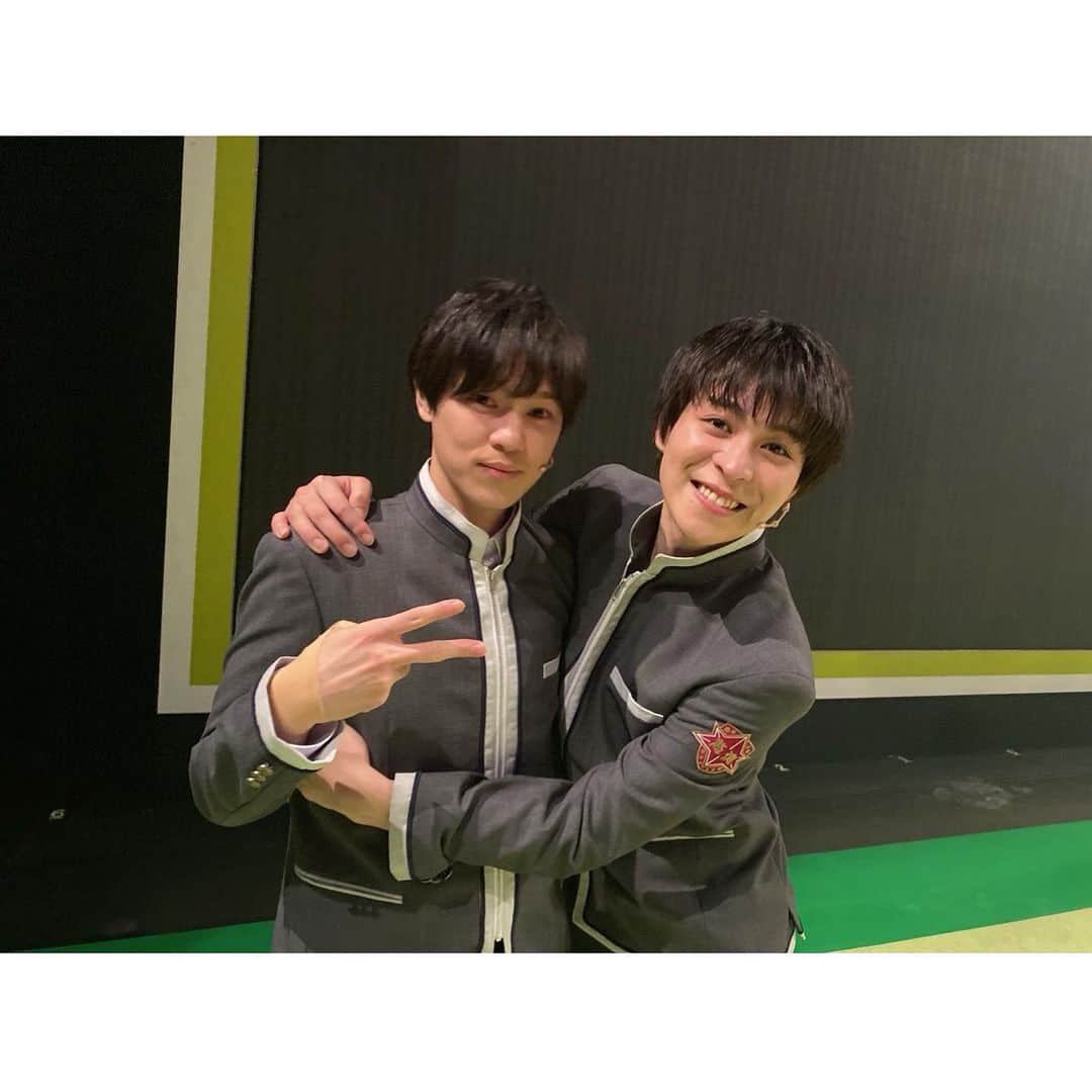 西野太盛のインスタグラム：「投稿できてなかったやーつ！ まだあります！ しゅんしゅん！ 懐かしいなー！ 西野は稽古してます^ - ^ 今年のFIRE HIPSはコント。 稽古から笑ってる✨ また、歌ったり踊るのかな？お楽しみに」