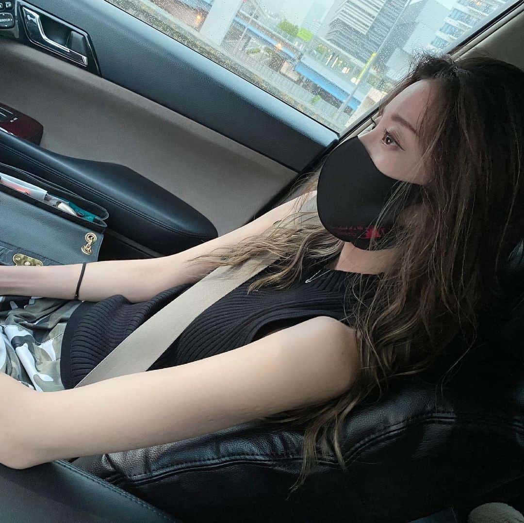 テレスさんのインスタグラム写真 - (テレスInstagram)「眠そうにしてるけど撮影中やであんた。  #車好き女子 #マークx #toyota」7月9日 19時00分 - tls_telles