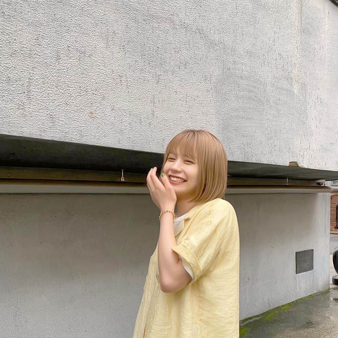 足立佳奈さんのインスタグラム写真 - (足立佳奈Instagram)「楽しそうな自分みると 今日も良かったなって思う♡♡  #朝おきてすぐ #今日は黄色や！ #っ思って服選んだ〜 #毎日今日はこの色 #って思う私すごくない？笑 #それって当たり前なのか笑笑 #今日の足立」7月9日 19時40分 - kana1014lm