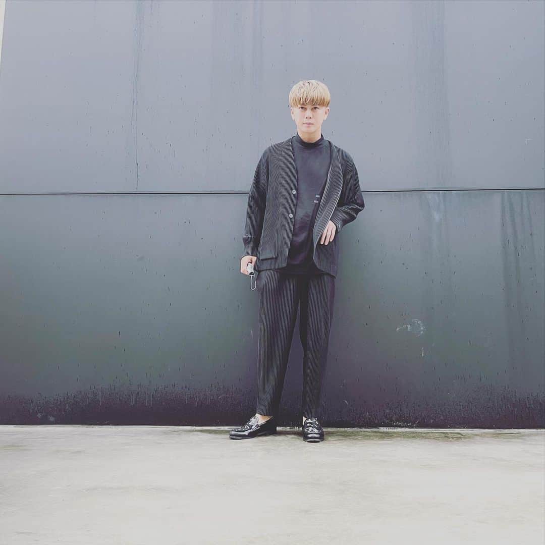 山田親太朗のインスタグラム：「👕🧥👞」