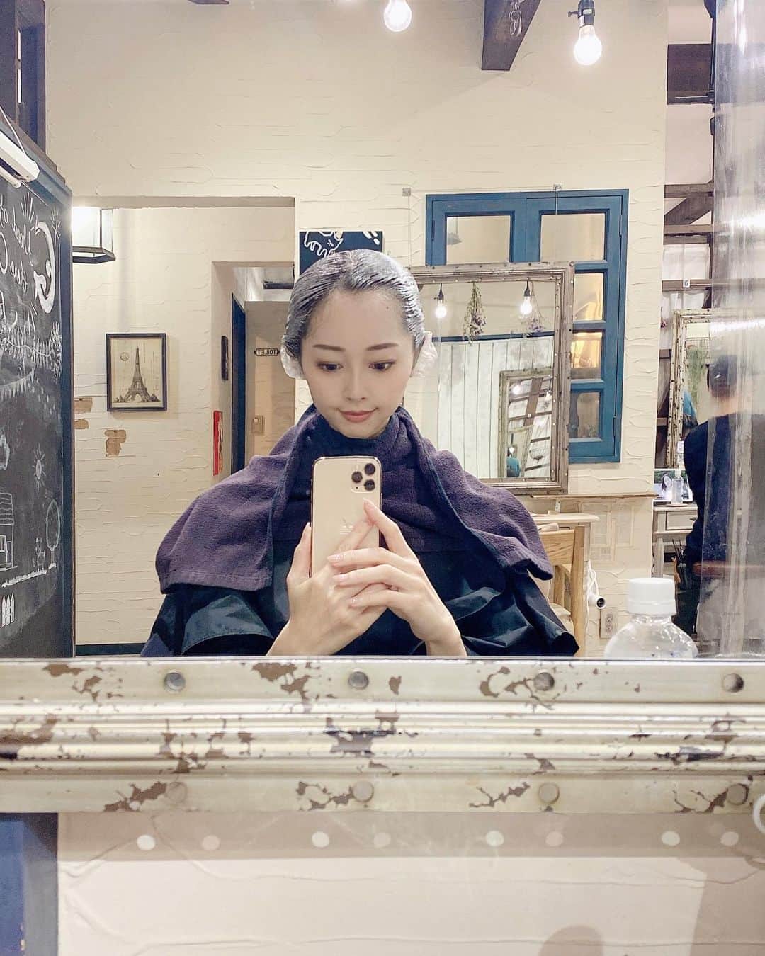 林紗久羅さんのインスタグラム写真 - (林紗久羅Instagram)「. . . . 久しぶりの、、、✨ . ぐちやマジック🤍 @yamaguchimasahiro  . 良い髪色＆前髪カット✨ 大満足な仕上がりに感謝です🙏 . また駆け込もうっ💨笑 . 店内は透明のパーテーションがあるので マスクを外して過ごすことができます🌸 . やっぱりマスクしてると顔全体の バランスと髪型が分かりづらいから とても嬉しいな✨ . . . #表参道美容室 #表参道 #表参道gigi #gigi #ぐちやマジック #カーキグレージュ #前髪カット #小顔前髪 #前神様」7月9日 20時17分 - sa1210ku