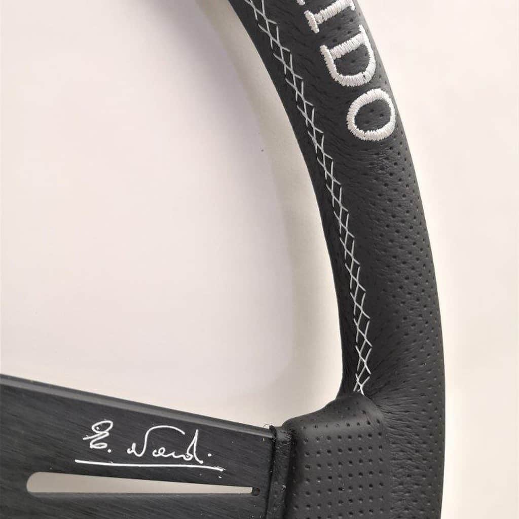 織戸学さんのインスタグラム写真 - (織戸学Instagram)「イタリア🇮🇹 NARDI より写真が届いた。  去年には完成予定が、 コロナの影響にて 遅れている。  通常無い 340mm パンチングレザー  シルバーステッチ。 シルバーロゴ 刺繍。  もう少しで 予約始めます。  Leather : Stitching : HOLES : Horn button : Ring: Nardi Classic 340 Black leather / Black  340 mm  Cross stitching   Classic horn button chrome with 「MAX ORIDO」(wing)logo on the center None   Other changes Embroidery on the top 「MAX ORIDO」 in LIGHT GRAY thread  CLASSIC Sports Type A 340mm ブラック アルマイト ブラック パンチングレザー 皿ザクリ(皿ビス仕様) クラシックホーンボタンクローム(NA3)  ※「MAX ORIDO」(wing)ロゴ リング無し グリップ上部に指定ロゴ刺繍/ライトグレー(シルバー) スポーク部「Nardi」ロゴをライトグレー(シルバー)に変更  #maxorido #nardi」7月9日 20時37分 - maxorido