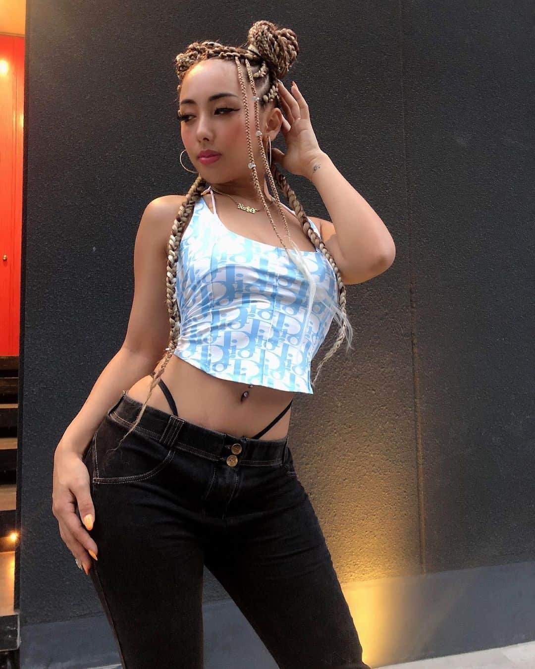 のインスタグラム：「OOTD💎💘 みなさんやってみたかったやつやっていい？ コメントこれで埋めて→💎💘 💘💎💘💎💘 Hair @bfree_hair  Tops @102youhinten  Pants @which_and_which   #ootd #braids #braidstyles #cornrows #cornrowstyles」
