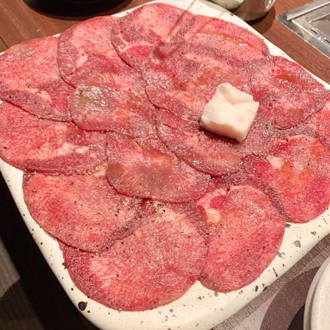 吉川ちかさんのインスタグラム写真 - (吉川ちかInstagram)「大阪の夜にみんなで行った 焼肉・韓流食彩 瑞英  (@soyon_kitashinchi )の お店が最高に美味しかった🤤💓 . 全部美味しかったけど タタキと豚足、チーズチヂミ 韓国風おにぎりがタイプでした🍙💕 . 大阪行ったらまた行きたいお店 お腹パンパンになるまで食べました🤣💓 . #大阪グルメ#北新地#北新地グルメ #北新地ランチ #美味しかった#焼肉#韓国料理#韓国料理大好き」7月9日 21時00分 - yoshikawachika_1116