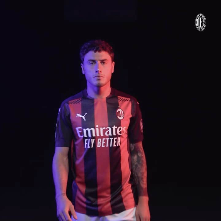 ダヴィデ・カラブリアのインスタグラム：「Can’t wait... 🔜🔥🖤❤️ @acmilan」