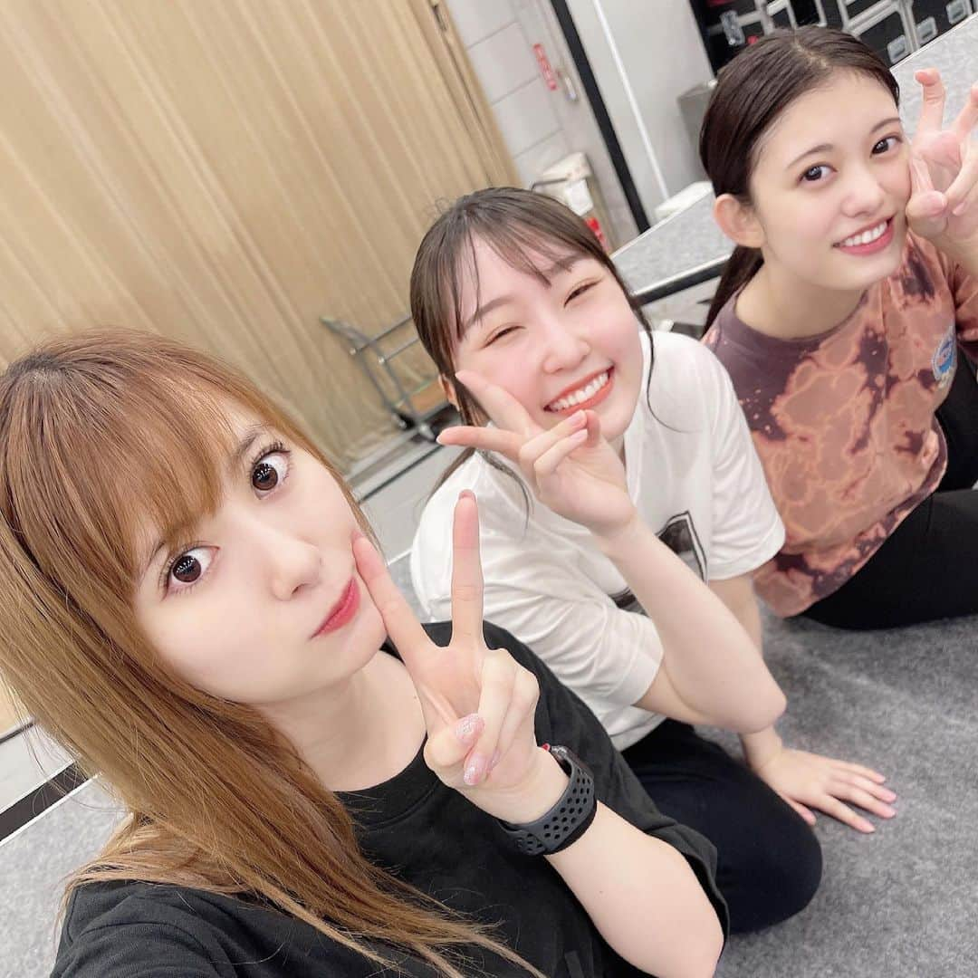 生田衣梨奈さんのインスタグラム写真 - (生田衣梨奈Instagram)「リハーサル頑張ってます♡ ⁡ 段原瑠々ちゃんと岸本ゆめのちゃんと お写真撮れました♡ ⁡ ぜひコンサートお待ちしてます！♡ ⁡ 来てくれる人〜？🙋‍♀️🙋‍♀️🙋‍♀️🙋‍♀️  撮影の時だけマスク外してます！！ ⁡ #morningmusume21 #モーニング娘21 #helloproject  #顔面国宝 #えりぽんかわいい #アイドル 存在が #インスタ映え #かわいい #Love #beauty #followme #makeup #Instagram #生田衣梨奈のVSスポーツ #메이크업 #얼스타그램 #ig_Japan #段原瑠々 #福岡  #24 #White #岸本ゆめの #ELEYVSGOLF #歌うま #いいね #生田衣梨奈 #l4l #골프 #SELFIE #셀카」7月9日 21時08分 - erina_ikuta.official