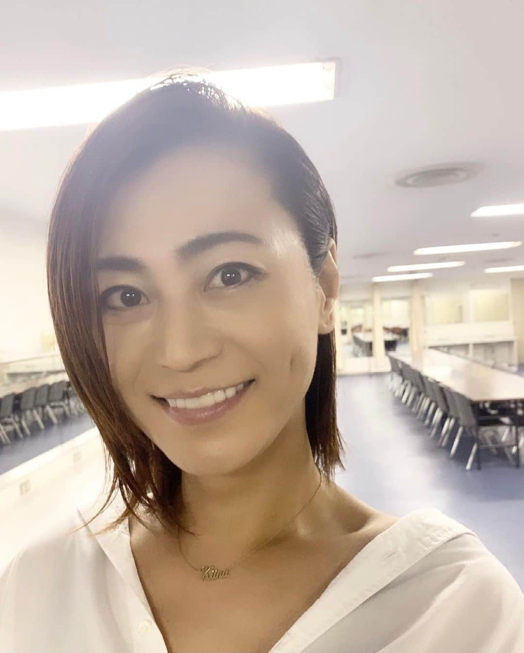 氷川きよしさんのインスタグラム写真 - (氷川きよしInstagram)「川口コンサート皆様熱い熱い拍手最高でした！ 埼玉パワーが半端なかったです！感謝！  ヤクルトスワローズ始球式以来のミニパンよっw😈🖤  10年くらい前から使ってるバレンシアガのバッグお気に入り。流行りより好きなものはずっと使っちゃう。  友達がプレゼントしてくれたkiinaロゴのネックレスでモチベup！！！  自分の心、気持ちも大切にしてあげよう❤️  #氷川きよし #hikawakiyoshi #氷川きよしコンサートツアー2021 #川口総合文化センターリリア #kiinatural #ootd #kii #bykii #キヨラー」7月9日 21時25分 - hikawa_kiyoshi_official