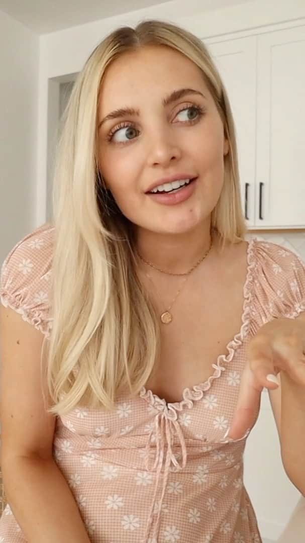 のインスタグラム：「Sharing a video about the pregnancy hints we gave this time around! I also showed a haul of what we got from @thrivemarket, and I have a link on my story to get 25% off your first order and a free gift ❤️ I love shopping their vegan section and getting everything delivered to our door!! http://thrivemarket.com/AspynIGTV #ad」
