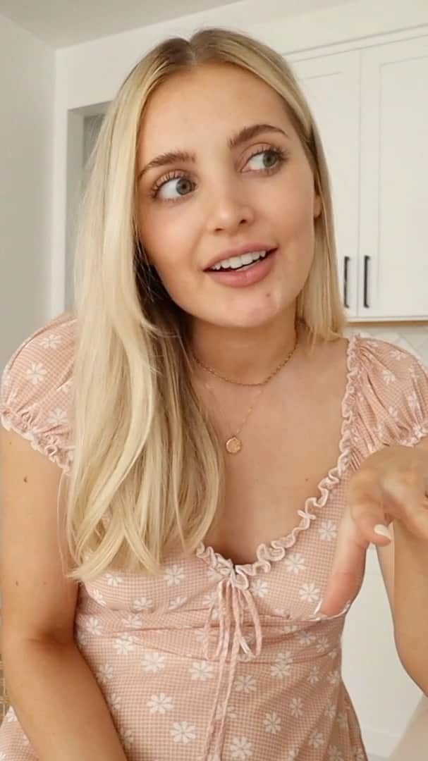 Aspyn Ovard Ferrisのインスタグラム：「Sharing a video about the pregnancy hints we gave this time around! I also showed a haul of what we got from @thrivemarket, and I have a link on my story to get 25% off your first order and a free gift ❤️ I love shopping their vegan section and getting everything delivered to our door!! http://thrivemarket.com/AspynIGTV #ad」