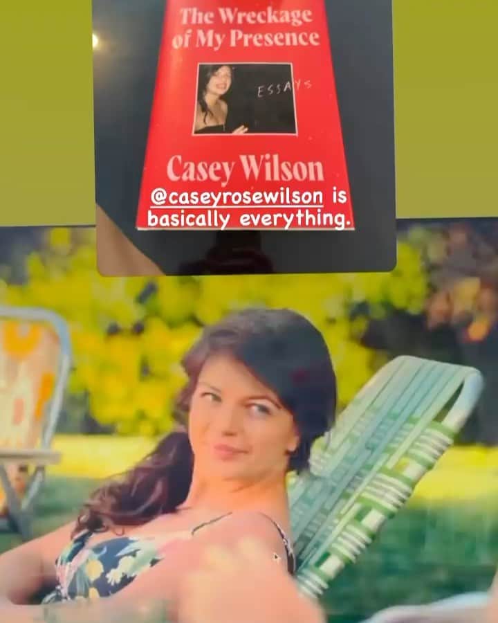 リンジー・クラフトのインスタグラム：「gosh. this book. this person. this life. this talent. this beauty. killlls me. @caseyrosewilson #thewreckageofmypresence and also a show we get to be in together. #theshrinknextdoor @appletv」