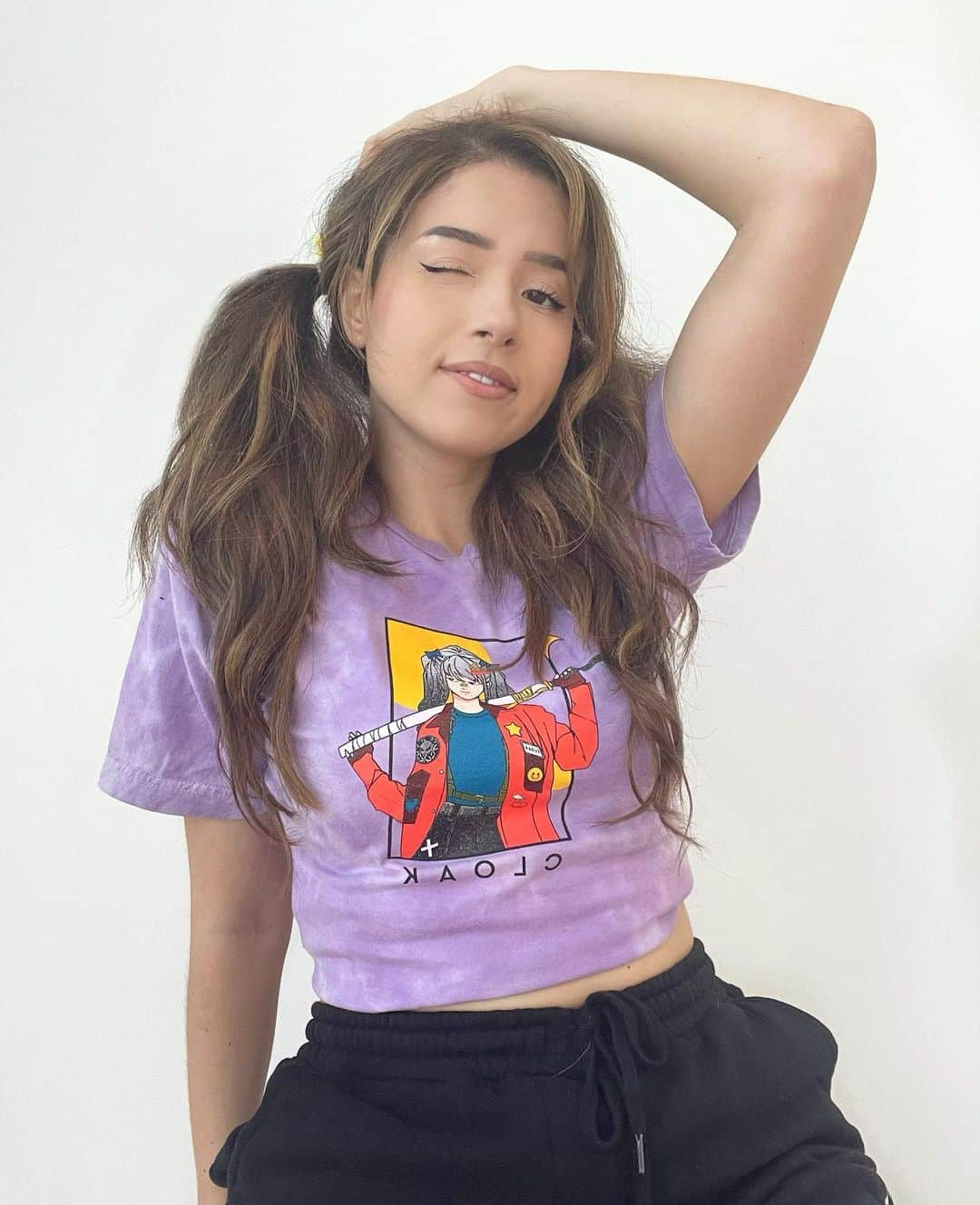 Pokimaneさんのインスタグラム写真 - (PokimaneInstagram)「be the protagonist ✨⁣ limited drop @ cloakbrand.com」7月10日 2時24分 - pokimanelol