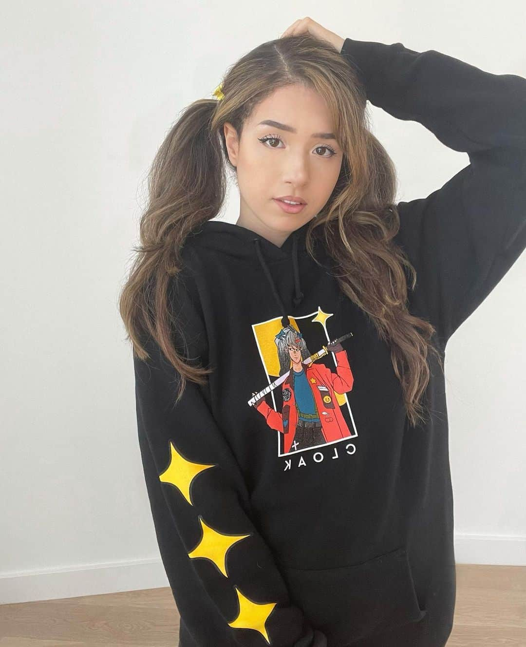 Pokimaneさんのインスタグラム写真 - (PokimaneInstagram)「be the protagonist ✨⁣ limited drop @ cloakbrand.com」7月10日 2時24分 - pokimanelol