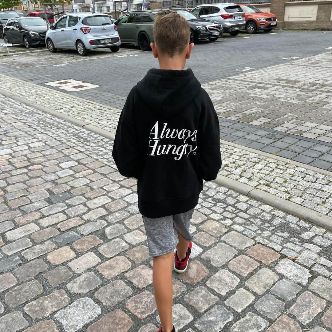 のインスタグラム：「Tja…ist wohl normal in der Familie 😂」