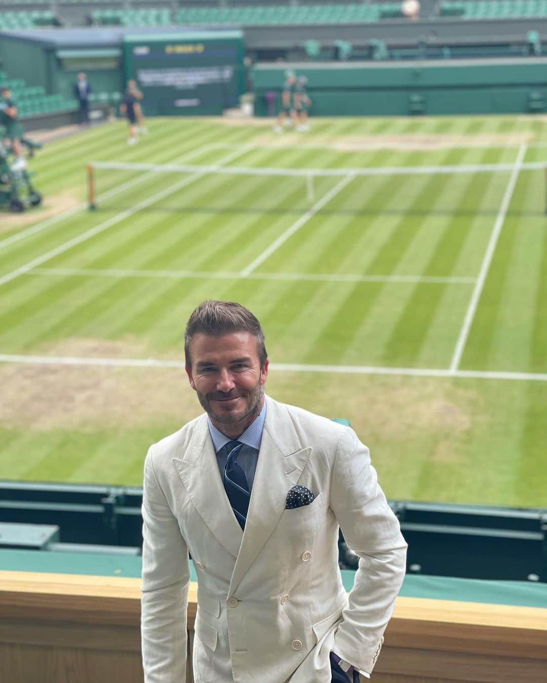 デビッド・ベッカムさんのインスタグラム写真 - (デビッド・ベッカムInstagram)「Great day @wimbledon as always.. One of my favorite things to do at this time of the year , especially just before a huge weekend what a way to kick it off 🎾.. Thanks to Mathew & Jacqueline @ralphlauren for making me look smart as always ❤️」7月10日 5時16分 - davidbeckham