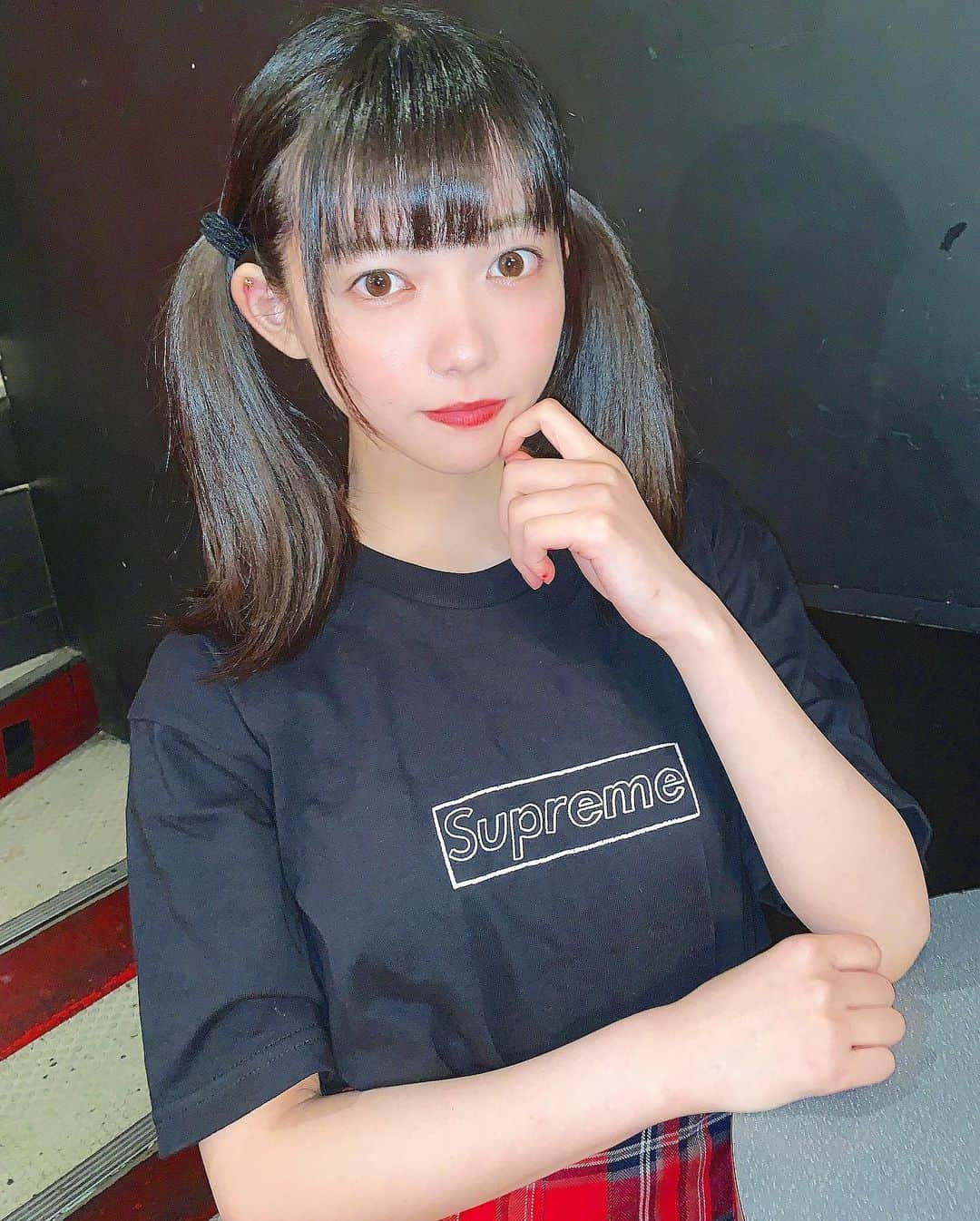 佐倉ちひろさんのインスタグラム写真 - (佐倉ちひろInstagram)「おにゅうのTシャツ🥸❤️ . . . . . . #supreme #tシャツ #tシャツコーデ #夏コーデ #夏ファッション #チェックスカート #instagood #instafashion #ファッション #今日のコーデ #ファッション好きな人と繋がりたい #毎日コーデ #韓国ファッション #ストリートファッション #instagood #fff #followforfollowback #followme #japanesegirl #全身 #脚  #アイドル #japaneseidol #idol #ち服」7月10日 17時25分 - chihiro__sakura