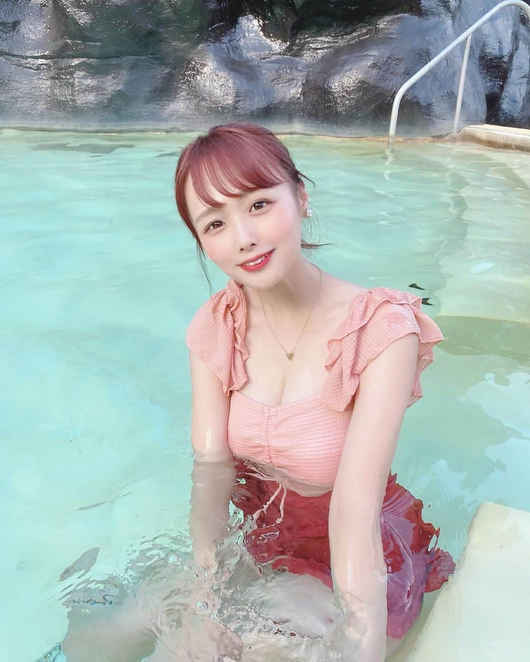 美女美容事情さんのインスタグラム写真 - (美女美容事情Instagram)「《温水プールで🏖》 *⁠ 今回ご紹介させて頂きますのは!!👀❤︎⁠⠀ 計良日向子さん< @kerahinako1105 > の素敵なお写真📸⁠⠀⁠⠀⁠⠀⁠ *⁠⠀⁠⠀⁠⠀⁠⠀ 水着コーデがとっても似合っていて可愛いです👙 一緒に温水プールを満喫したいですね☺️💕 *⠀⁠⠀⁠⠀⁠⠀⁠⠀ 計良日向子さん< @kerahinako1105 > ⁠⠀⁠⠀⁠⠀⁠⠀ 素敵な投稿ありがとうございました☺️📸✨ *⠀⁠⠀⁠⠀⁠⠀⁠⠀ 計良日向子さんのアカウントには他にも素晴らしい投稿が沢山ありますので是非覗いてみてくださいね💁‍♀️💙⁠⠀⁠⠀⁠⠀⁠⠀ *⠀⁠⠀⁠⠀⁠⠀⁠⠀ △▼△▼△▼△▼△▼△▼△▼△▼△▼ ⁠⠀⁠⠀⁠⠀ ❤🧡💛「美女美容事情」💚💙💜⠀⠀⠀⠀⠀⠀⠀⠀⠀⠀⠀⠀⠀⠀⁠⠀⁠⠀⁠⠀⁠⠀⁠⠀ 👇掲載ご希望の方は👇⠀⠀⠀⠀⠀⠀⠀⠀⠀⠀⠀⠀⠀⠀⠀⁠⠀⁠⠀⁠⠀⁠⠀⁠⠀ @b_b_j.jタグ付けと🖤 # ビジョビ ⁠⠀ 🖤タグ付けお願いします✨⠀⠀⠀⠀⠀⠀⠀⠀⠀⠀⠀⠀⠀⠀⠀⁠⠀⁠⠀⁠⠀⁠⠀⁠⠀ △▼△▼△▼△▼△▼△▼△▼△▼△▼ ⁠⠀⁠ #美女 #美容 #ユネッサン #箱根旅行 #箱根温泉 #温泉旅行 #温泉 #温水プール #水着 #水着ガール」7月10日 17時31分 - b_b_j.j