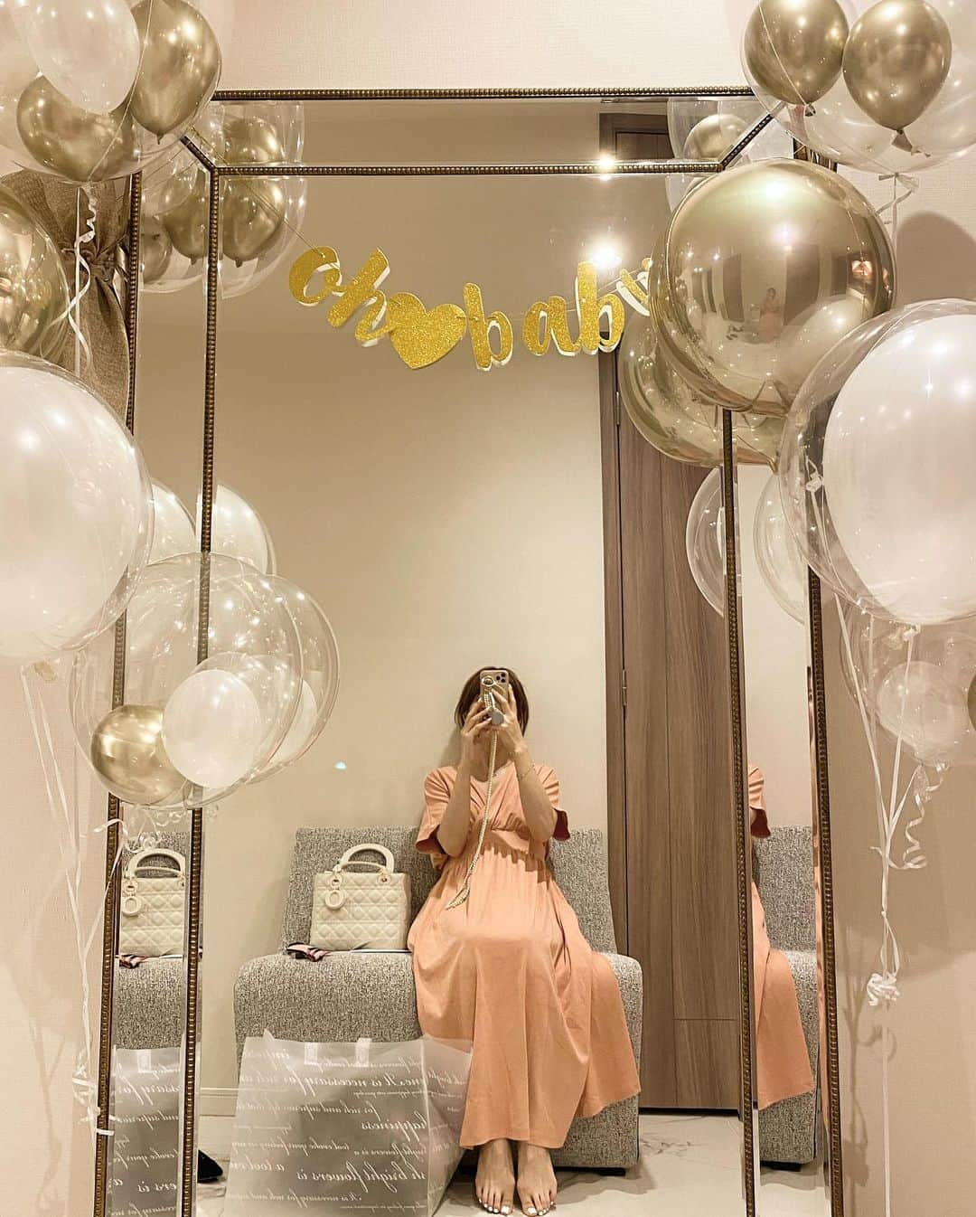 舟山久美子（くみっきー）さんのインスタグラム写真 - (舟山久美子（くみっきー）Instagram)「Baby Shower👶✨  先日PopteenOGモデルでご飯へ行ったら まりも、おかりえ、みずきてぃ、ゆきのこが、 お誕生日と妊娠のお祝いをしてくれました✨  こんなご時世だからこそ 嬉しすぎて嬉しすぎて…😭😭😭🙏 本当にありがとう🥺♡♡♡♡♡  10代の頃は毎日のように撮影期間を過ごした仲だから、いつ会っても同時に空気感に戻れるのが面白い♡！ みんな相変わらずすぎて楽しかったし、 それぞれが自分らしく生きていて素敵な時間だった！⏰✨  コロナになって、お友達と逢える期間が 貴重だなと思うようになったからこそ 当たり前じゃないこの時間が、有り難くて愛おしくて… その後も余韻に浸ってる。  またもやたくさんパワーをいただいちゃった♡ みんなお忙しいのにありがとね😭  らぶー💋💋 #babyshower #happybirthday #ベビーシャワー　#popteen #懐かしの　#みんな大人になりました」7月10日 8時39分 - kumikofunayama