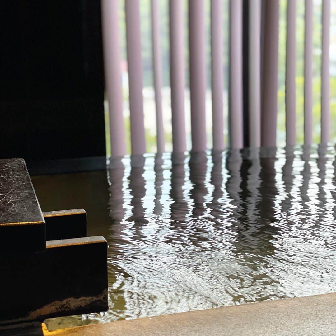 吉田美紀さんのインスタグラム写真 - (吉田美紀Instagram)「・ ・ 先日の癒しのひと時♡ ・ どれだけ温泉にいただろう？ ・ 年々温泉が好きになります･:*+. ・ 年内にまた行けますように♡♡ ・ #onsen #yugawara #湯河原 #温泉 #湯河原離宮」7月10日 8時57分 - miki__yoshida