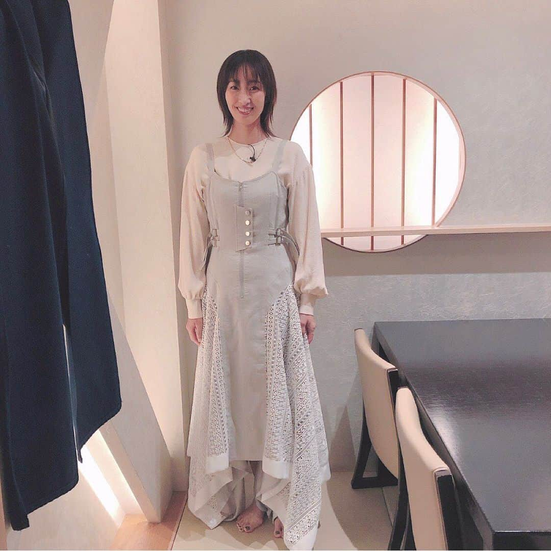 坂下千里子さんのインスタグラム写真 - (坂下千里子Instagram)「おはようございます☀ 今日は、12時から「有吉くんの正直散歩」です！是非是非是非是非是非♡ . . 衣装 . dress... @aoiwanaka.official  blouse... @greed_tokyo  ありがとうございました！ . #正直さんぽ #有吉くんの正直さんぽ」7月10日 10時39分 - chiriko_sakashita_official