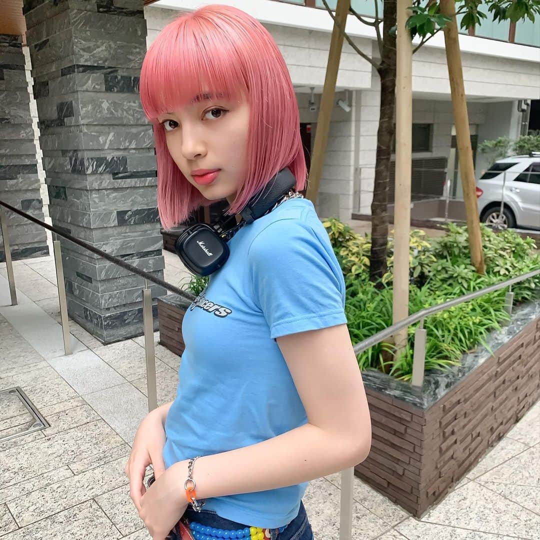 のインスタグラム：「今予約するとクーポンがお得になってます✨✨ MORIYOSHIのご予約はお早めに❗️  @je_suis_manon2 ちゃんをベイビーピンクに👶🍑  いつもありがとう✨✨  艶ハイトーンを体験したい方や 色落ちの綺麗なカラーはMORIYOSHIにお任せください💪  艶ハイトーンは育て方が大事☝️ みんなもぜひ✨  こちらのオススメのメニューはカットハイブリーチカラーカラーバターになります☝️  ブリーチの回数、予約するときのメニュー、料金、色落ちなどわからないことはご気軽にDMにてご相談下さい☝️」
