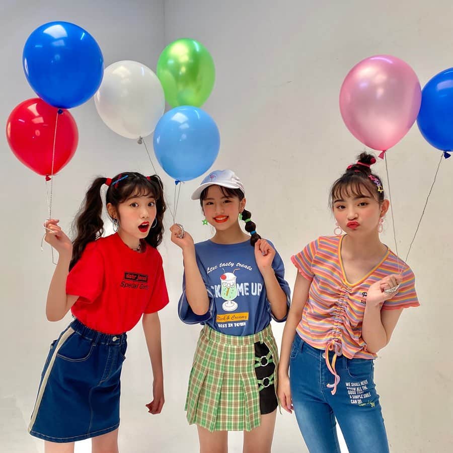 ニコ☆プチのインスタグラム：「. カラフルファッション❤️💚💛 みんなはどの組み合わせが好きー🥳？ . #ニコプチ #プチモ #濱﨑心愛 #竹下優名 #本多萌愛」