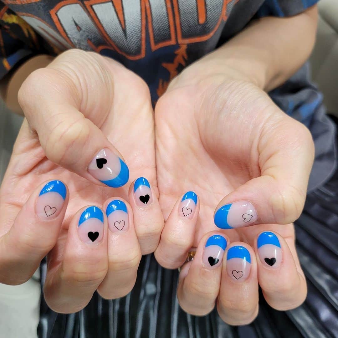 山田優さんのインスタグラム写真 - (山田優Instagram)「#nail  手はこんな感じ♡♡♡  ドラえもん みたいな青のフレンチに♡  ハートをのっけて♡♡♡  あー。かわい。  @unemanucurist  いつも本当にありがとう❤️」7月10日 13時21分 - yu_yamada_