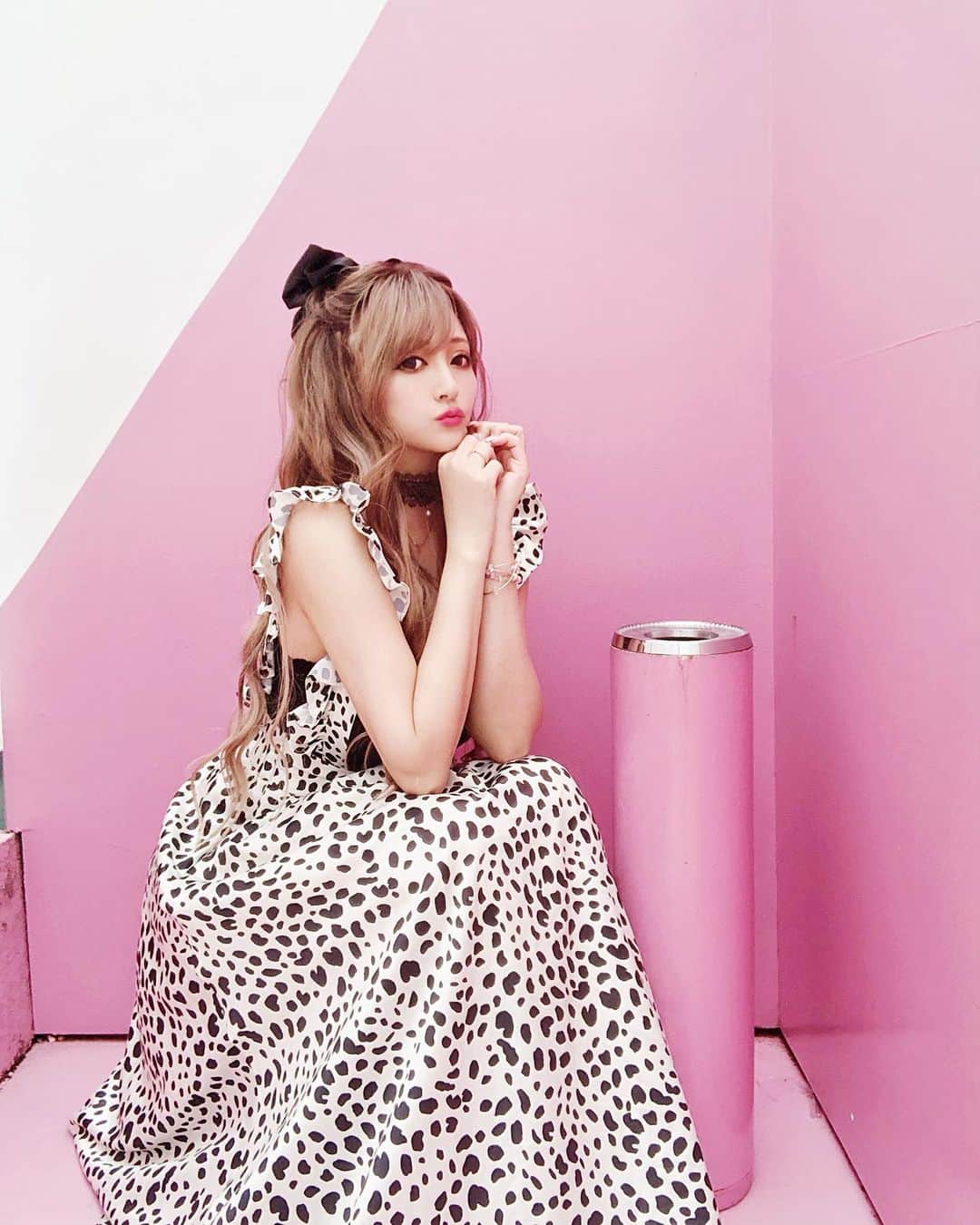桜井莉菜さんのインスタグラム写真 - (桜井莉菜Instagram)「喫煙所が可愛いって何事🚬🤭 タバコの匂いが、もっと甘くて良い香りで健康に良いのなら、みーんな吸っててもいーのにナ👼  #喫煙所#可愛い#pink」7月10日 15時21分 - rina__sakurai