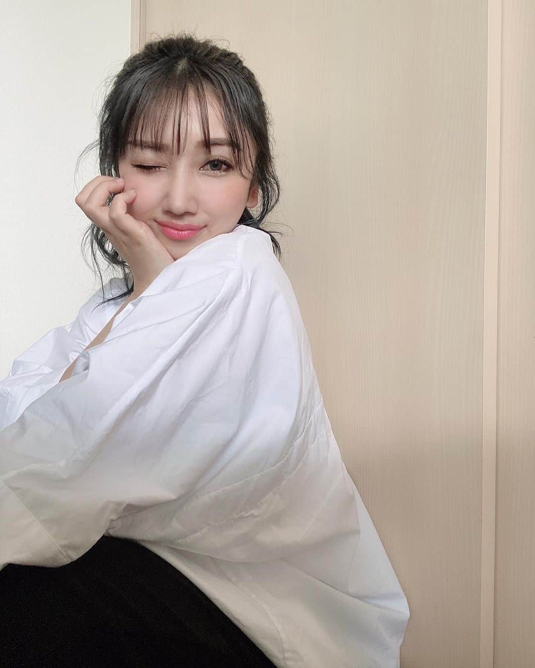 YUMIKAのインスタグラム：「#脳洗浄 行った後はよく眠れるしスッキリするしで気がつけばもう３回目☺️💛  忙しい時期だからこそ毎回癒しの時間に 身も心も救われてる😭🙏 施術してくれるサキさんとの ほのぼのした会話にも癒されてオアシス🥰  毎回頭も体もじんわりほぐれてるわ〜って思い出した頃にはすでに夢の中🤣🤣 出逢いに感謝ですー🥲💓💓  @parafuse.osaka_saki  #サロン #脳洗浄®︎ #大阪 #happy #健康第一 #癒しの時間」