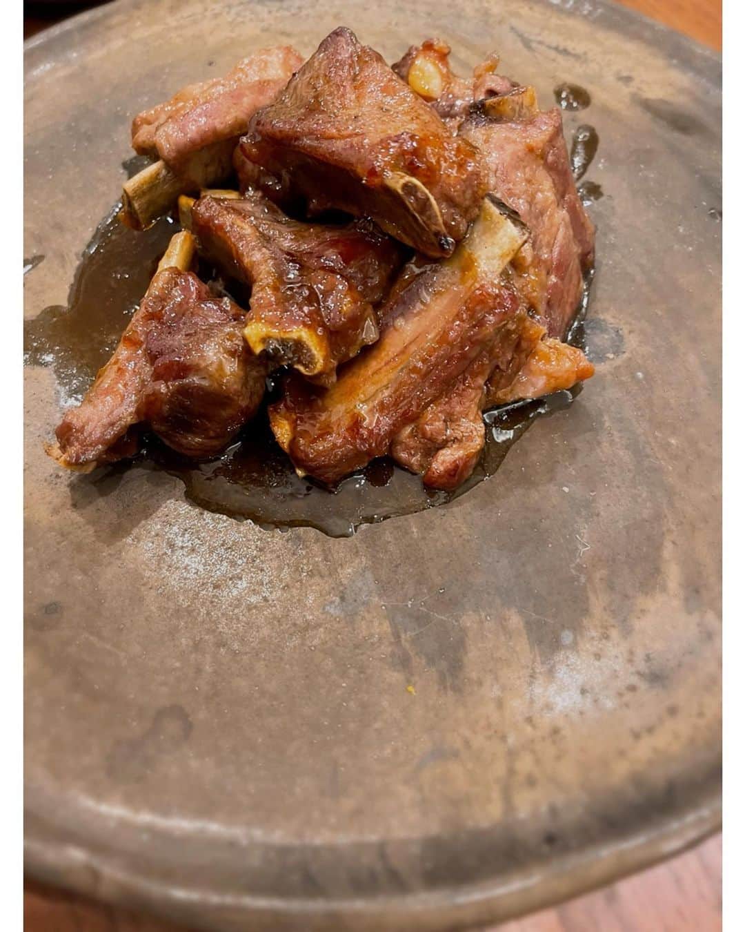 佐々木希さんのインスタグラム写真 - (佐々木希Instagram)「いっちゃんのお母様が作ったお皿に 煮込んだスペアリブ。 そろそろ圧力鍋使おうかな。」7月10日 19時27分 - nozomisasaki_official