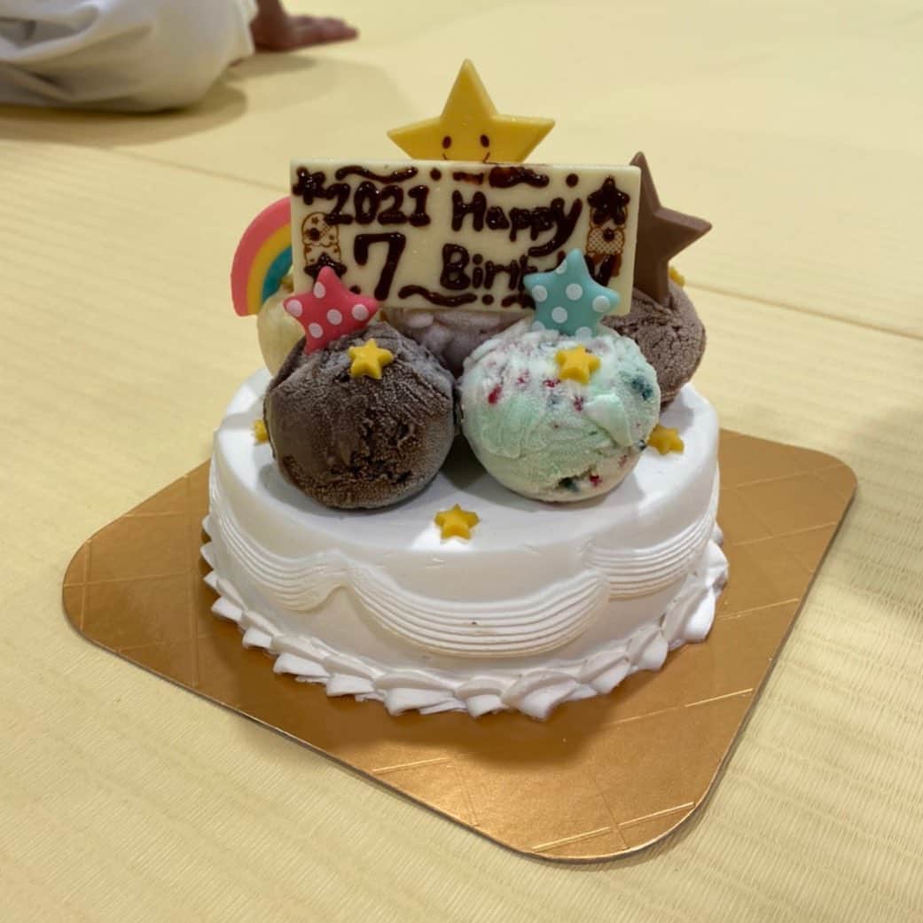 のインスタグラム：「. . １年１年あっという間です。 人として成長できますように。  いつも支えて下さる方々、応援して下さる方々に感謝です。 ありがとうございます🙇‍♀️  後悔の無いよう頑張ります🔥  #７月生まれ☀️ #happybirthday #ありがとうございます #感謝」