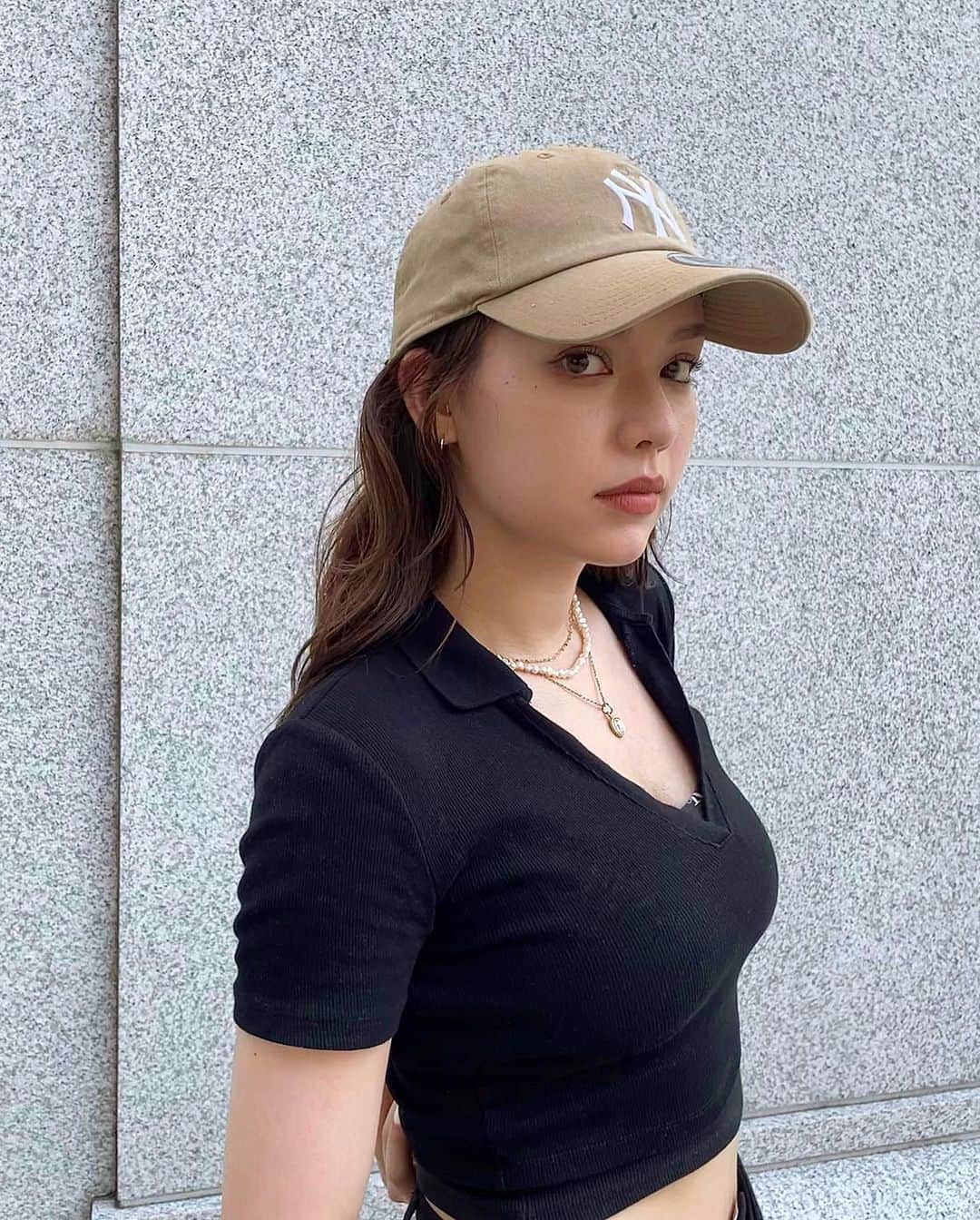 ソフィアのインスタグラム：「最近アクセはゴールドと重ね付けが気分🪝」