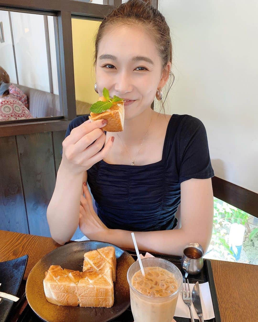 谷川りさこのインスタグラム：「🍞  #桜珈琲 #summer  #実はパン大好き #普段は我慢してるけど #美味しいもの食べてる時が一番幸せ #coffee #cafe」
