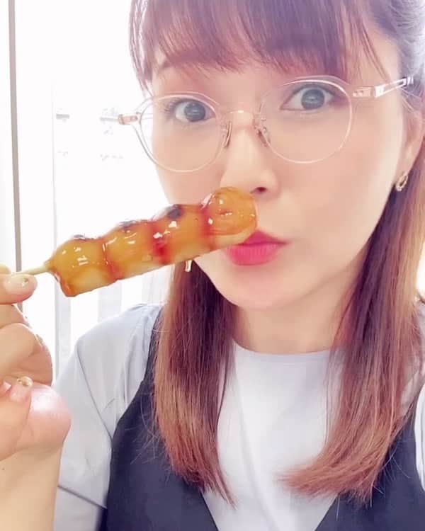 新田恵海のインスタグラム：「みたらしだんご🍡  #おやつタイム  #和菓子が好き」