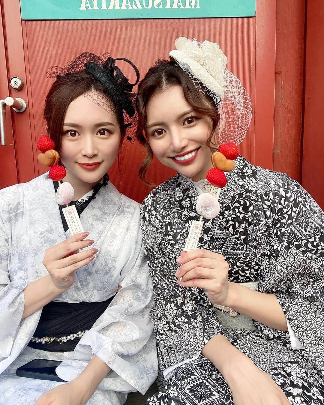 さゆりさんのインスタグラム写真 - (さゆりInstagram)「モノクロ着物コーデ👘♡♥︎  久しぶりに浅草に⛩  浴衣にしようとしたけど 夏着物が可愛くて、ひとめぼれ👀⭐️ @rikawafuku   @nanaka_fukue と モノクロコーデにしたよ~♥︎  レトロな感じがいつも選ぶものと 雰囲気と違ってお気に入り~🤤💭  ただ、生地は薄いけど 暑くて夏バテした🤣🤣🤣  楽しかった~☺️☺️♥︎  #着物　#浴衣　#着物ヘア #着物レンタル  #着物ヘアアレンジ #着物デート #着物女子  #浴衣ヘアアレンジ #浴衣女子 #浴衣デート  #浴衣美人 #浴衣ヘア #浅草　#浅草食べ歩き  #浅草浴衣レンタル #浅草グルメ #浅草着物レンタル  #浅草カフェ」7月10日 20時51分 - sayuri__offi