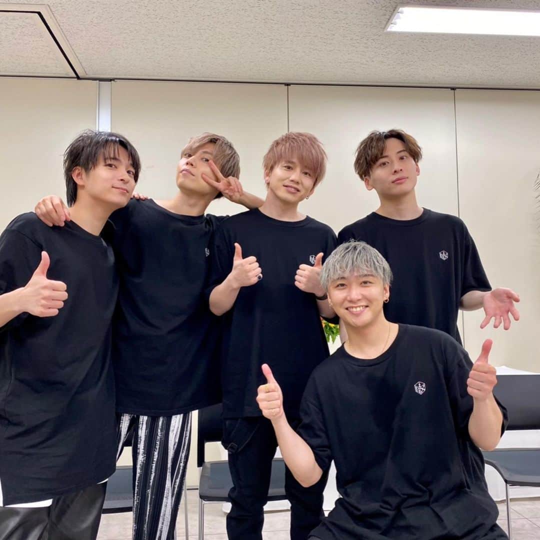 大野雄大のインスタグラム：「アリーナツアー2021〜SiX〜 福岡公演、 無事に終了致しました！！  お越し下さった皆様、 オンラインで観て下さった皆様、 来ようと思って下さった方々、 スタッフの皆様、  ありがとうございました☺️❗️❗️  最高に楽しい時間になりました。 まだまだツアーもそうですが、 ファンクラブツアーも発表させていただいたので楽しみがどんどん増えてきていて嬉しいです！！！☺️  次回は宮城公演、  こちらも全力で楽しませていただこうと思います！！！」