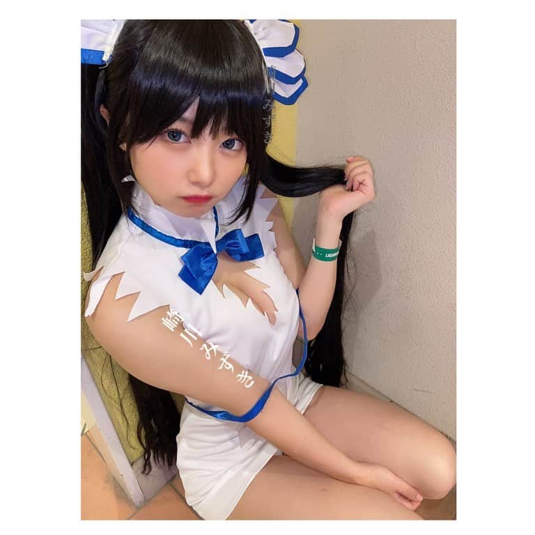 崎川みずきのインスタグラム：「ひもがみさま2021  #コスプレ #cosplay #anime #kawaii #日系 #Japanese #cos #japanesegirl #cosplayer  #動漫 #漫画 #メイド服 #黒髪 #ツインテール #自撮り #自撮り女子 #被写体 #ラグコス2021 #ラグコス #地下アイドル #instagood #instadaily #f4f #ig_phos #偶像 #偶像練習生 #ヘスティアコスプレ」