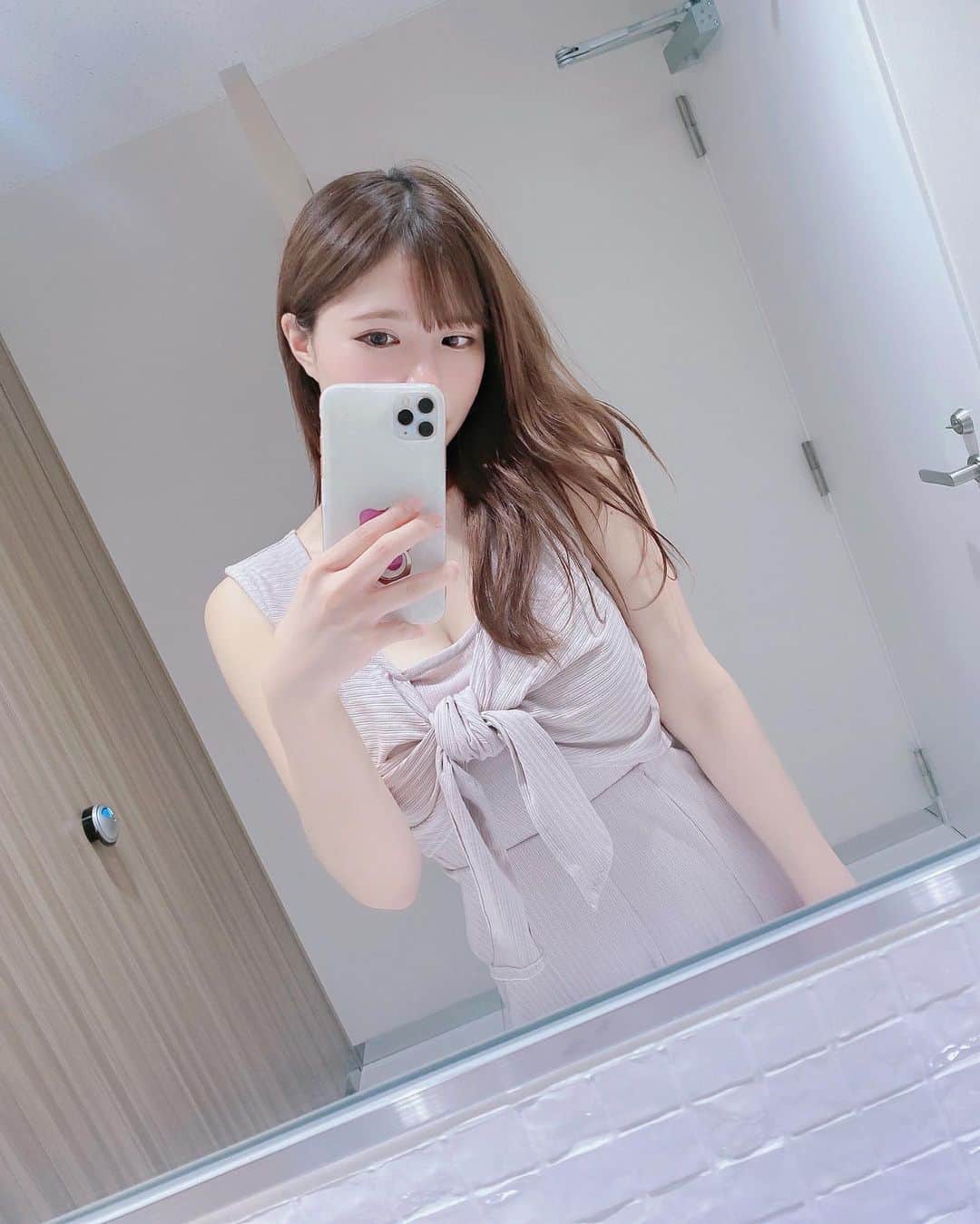 のインスタグラム：「. . 銀座のジョウクリニックでハイフしてきましたっ！！ ベレーザプロと言うマシンで 美顔器▶︎ハイフの二段階✨✨ . . 痛みもほとんどないし施術中も看護師さんがこまめに声をかけてくれて 安心＆リラックスして寝そうだった😂 . カウンセラーさんもとっても優しくて癒されて帰ってきたよーー✨ フェイスラインすっきりして とっても嬉しい✨ . . . #ジョウクリニック##ベレーザプロ#ハイフ#ジョウクリニック銀座#ワンピース#美容デー」