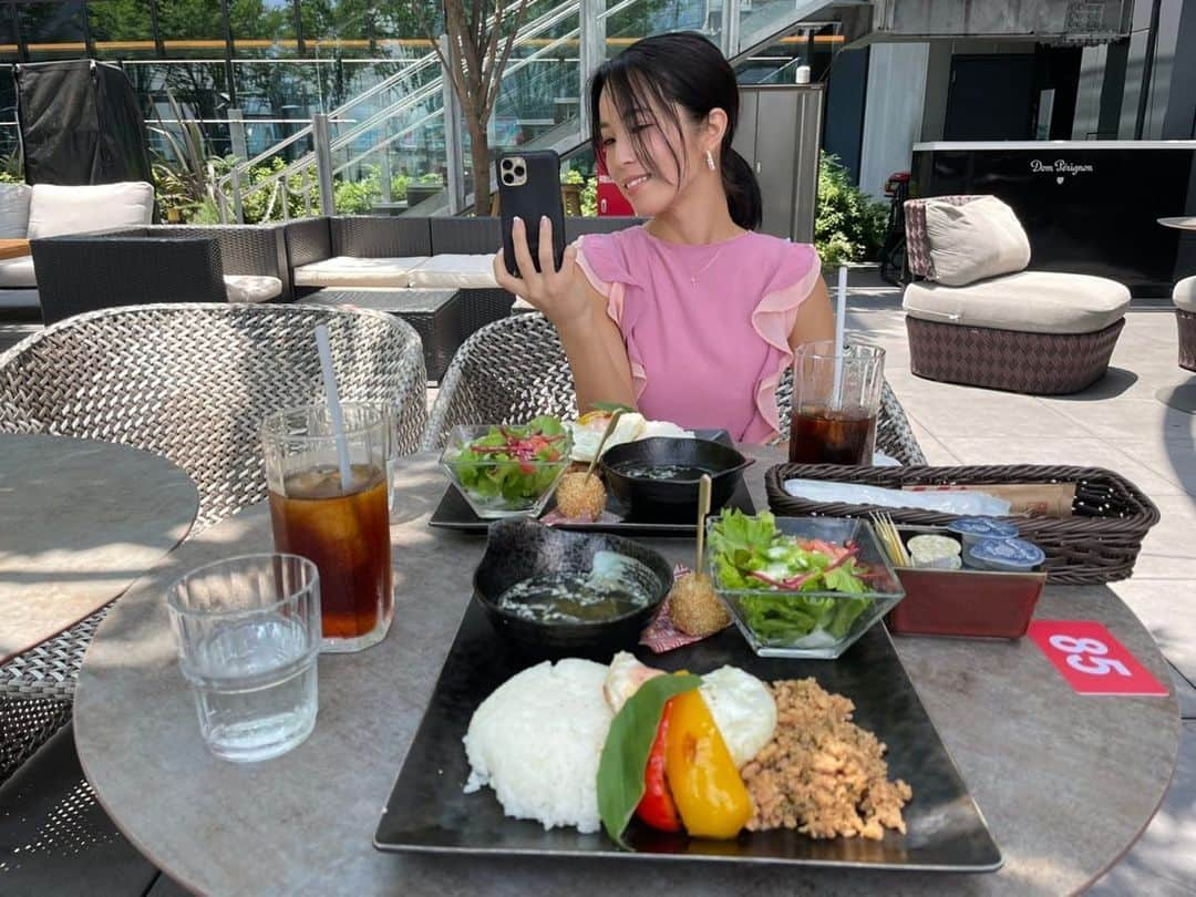 犬童美乃梨さんのインスタグラム写真 - (犬童美乃梨Instagram)「うすいちゃんと今日はテラスでランチ🍽BBQもしたいよね🥩🍖💓 いつも時間が足りないね😂 いつもありがとう☺️」7月10日 23時43分 - minudo