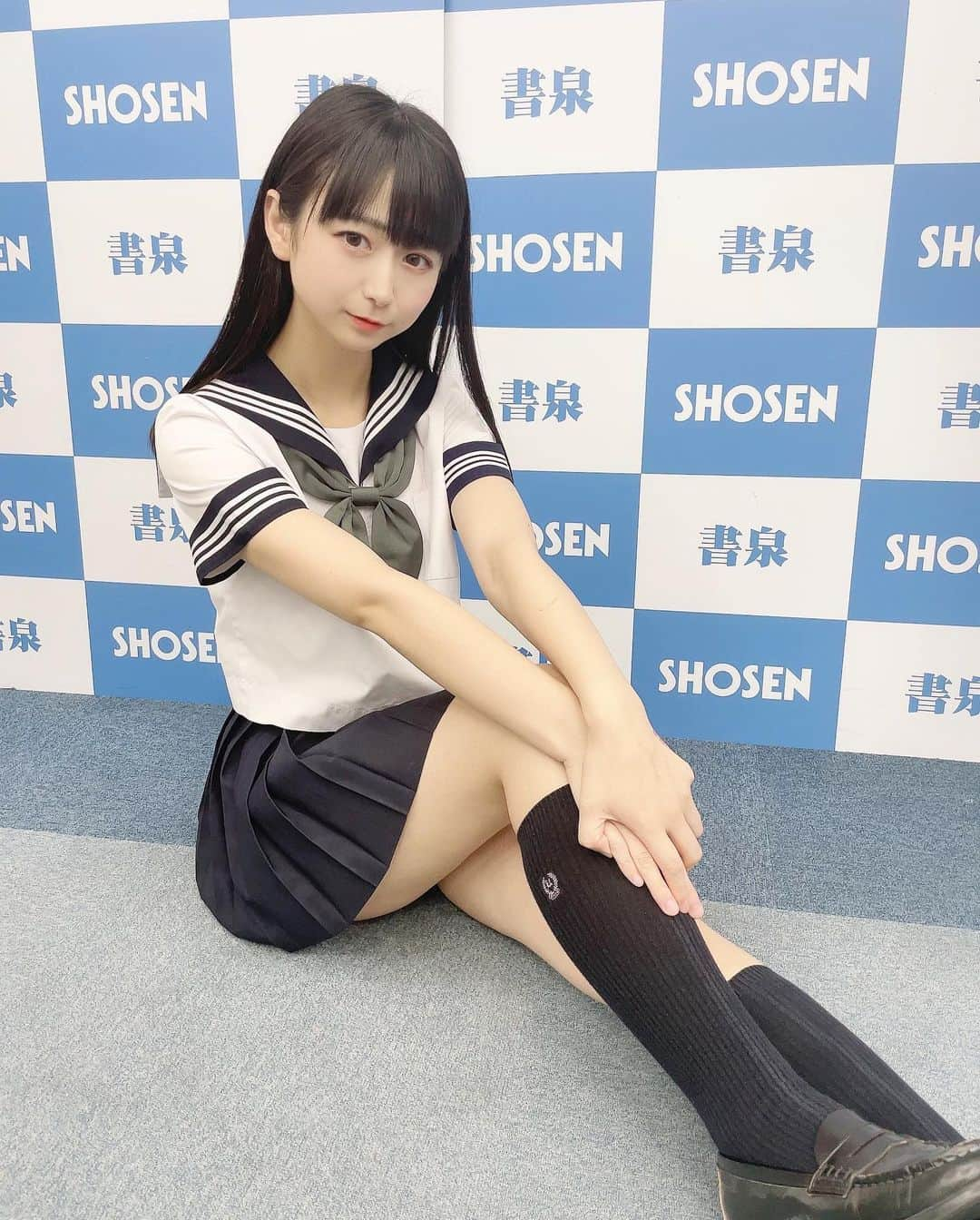 やまだなみのインスタグラム：「セーラー服　似合ってますか…？ . . 個人的に制服の中で いちばんセーラー服が好きです！ . . . #セーラー服 #セーラー #服 #制服 #撮影 #お渡し会 #雑誌 #cream #モデル #アイドル #フェチ #太もも #太ももフェチ #japan #japanese #jk #school #pleasefollowme #instagram」