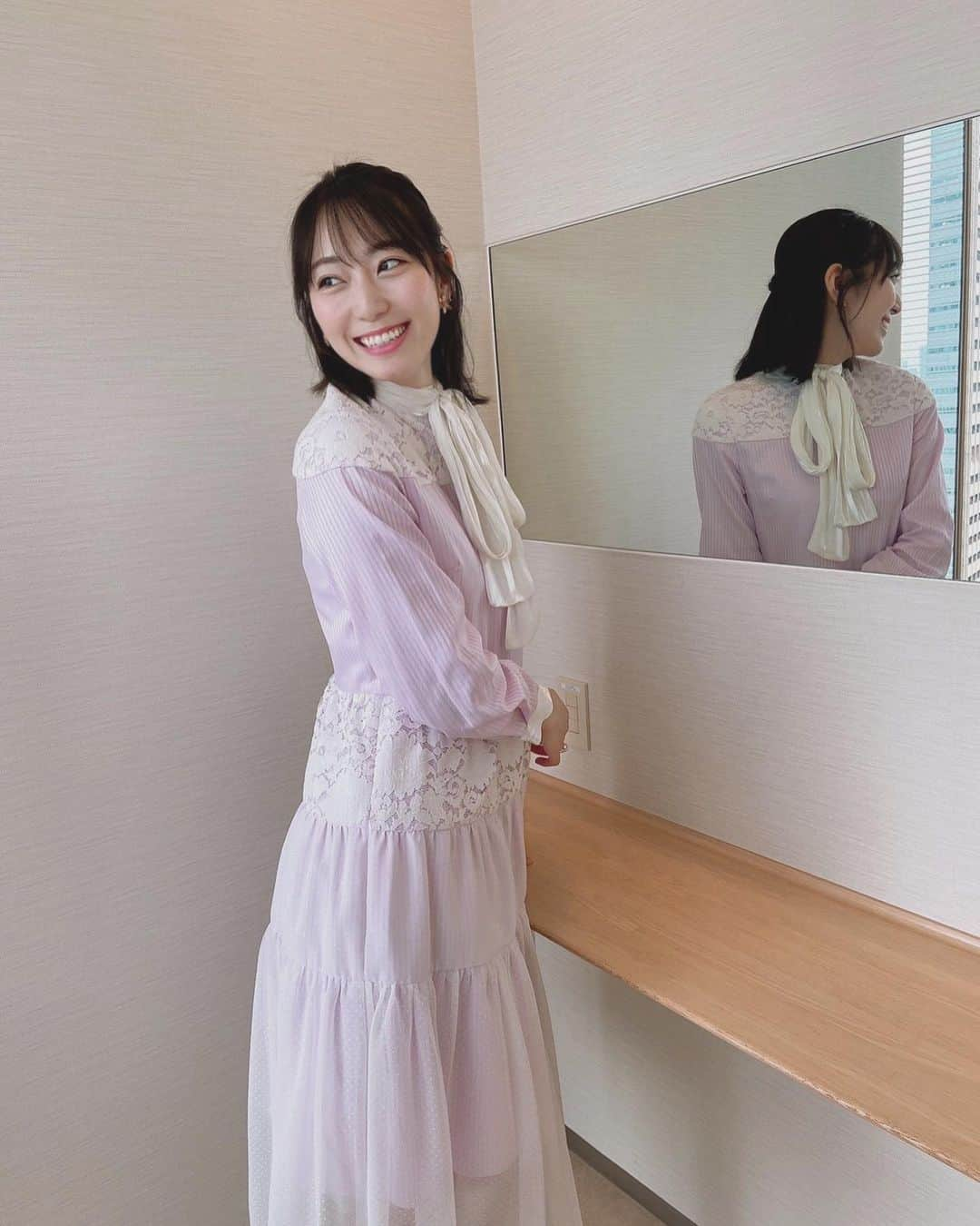 松井咲子さんのインスタグラム写真 - (松井咲子Instagram)「生放送ありがとうございました！  お勉強系のお仕事なので例によって 賢くみえそうな雰囲気でお願いします！とだけメイクさんとスタイリストさんにお伝えしたところこの最高の仕上がりです🧴  #dress #adelly #accessory #room #杉村太蔵松井咲子のスペシャルトークショー #て名前のコーナータイトルだったんだけど #そんなことある？笑 #光栄です」7月11日 0時35分 - sakiko___official