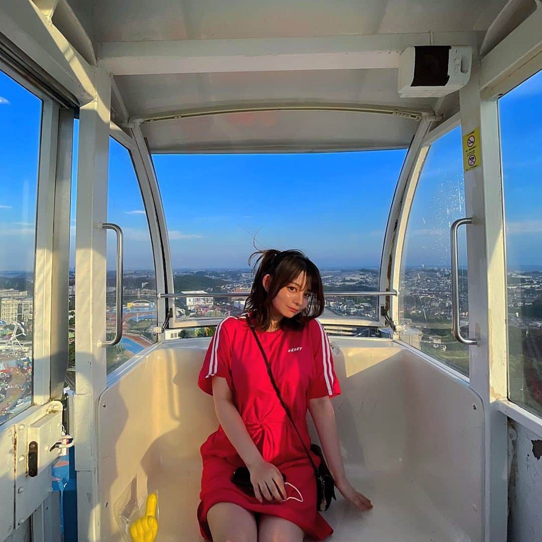 成重優梨のインスタグラム：「自称【自粛のプロ】こと私、 3ヶ月ぶりにお外に遊びに行って大発散してきました🎡！！  我慢した分楽しさ倍増！！ 心が満たされたのでまた今日から自粛のプロ頑張る！！！🔥」