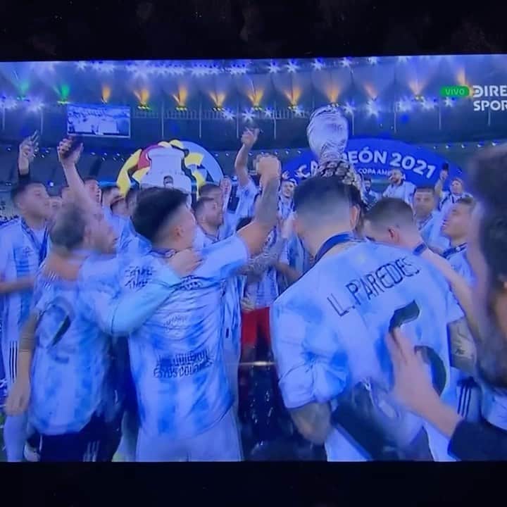 ハビエル・パストーレのインスタグラム：「Que alegría por la gente , un país y sobre todo por los que estan dentro de ese predio tan lindo de la SELECCIÓN que dan el alma todos los dias para estos logros . Feliz por cada uno de ustedes . A disfrutar que se lo merecen ❤️🇦🇷」