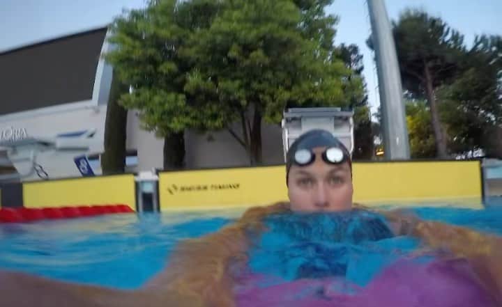 ズザンナ・ヤカボスのインスタグラム：「feel the groove . . . . . . #throwback #swim #swimming #swimmer #sport #fit #training #practice #swimmingpool #water #swimmerslife #pooldeck #pool #getfit #getfitstayfit #healthylifestyle  #swimwear #swimsuit #workout #workoutmotivation #workoutroutine #getitdone」