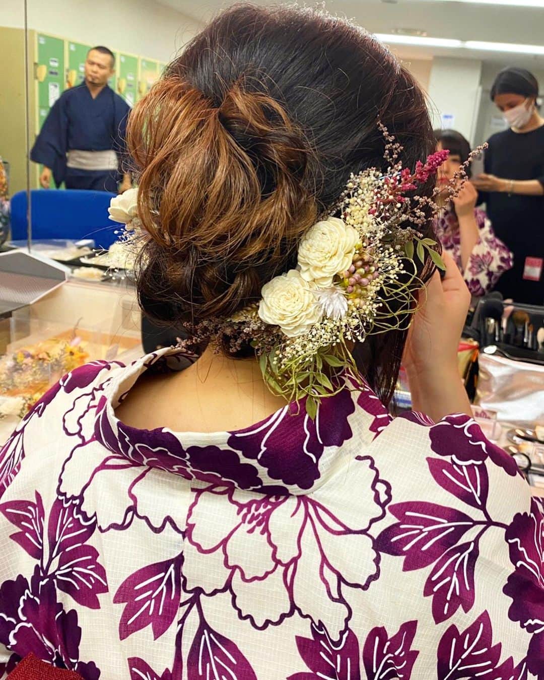 鈴華ゆう子さんのインスタグラム写真 - (鈴華ゆう子Instagram)「なにげに7年ぶりくらいの浴衣。 髪型は、アンティークの華を添えてゆるりと。  #鈴華ゆう子  #浴衣  #yukosuzuhana  #yukata  #kimmono」7月11日 10時04分 - yuko.suzuhana